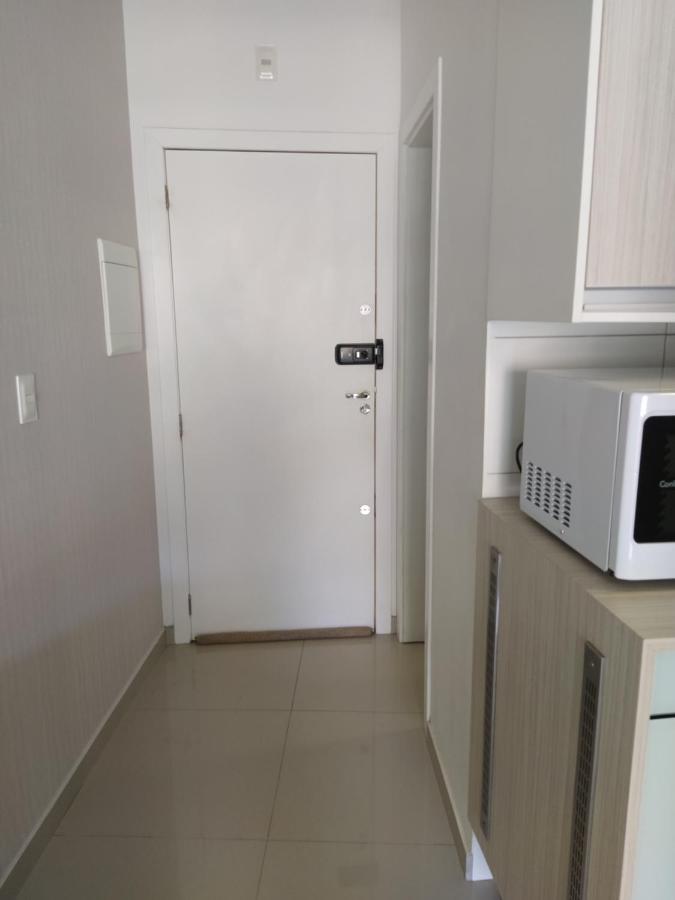 Apartamento Um Com Piscina Frente Mar