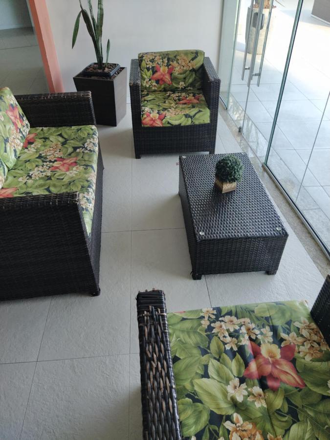 Apartamento Um Com Piscina Frente Mar