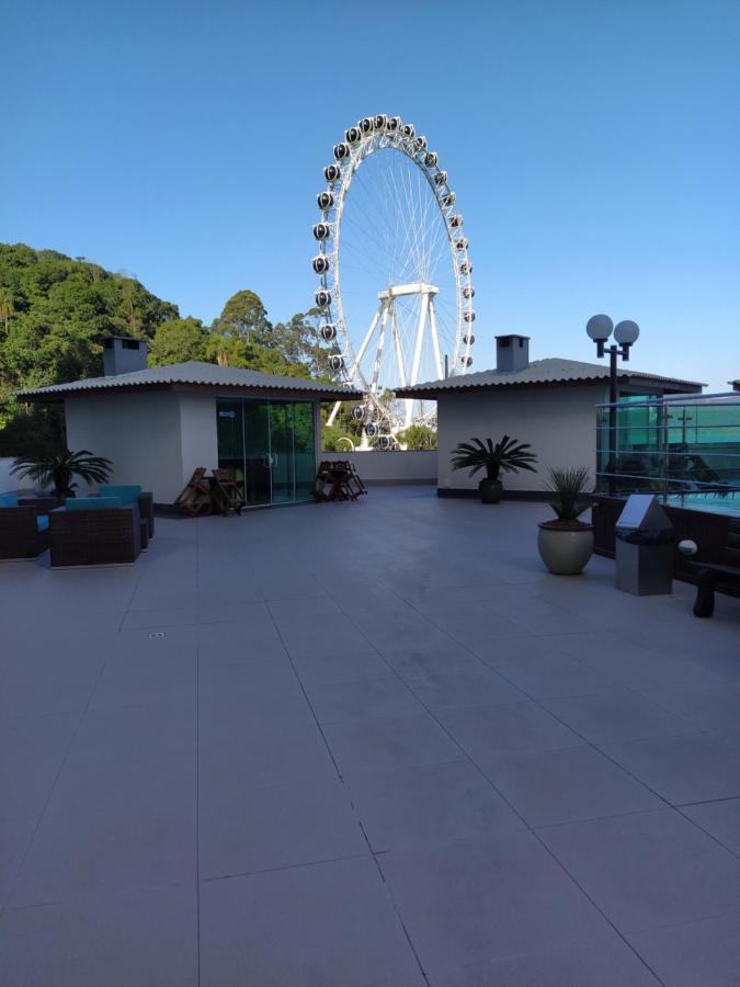 Apartamento Um Com Piscina Frente Mar